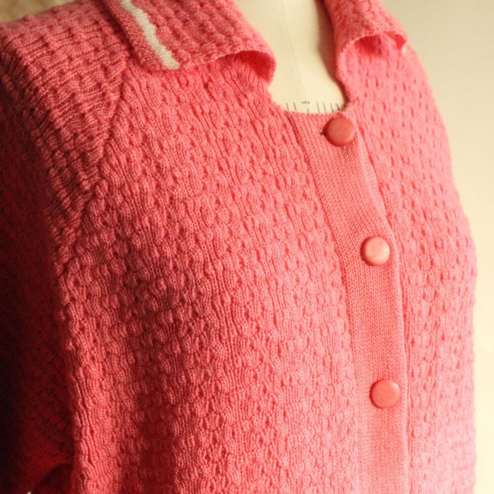 Vintage 1950s 1960s Sweater, Handknit Pink Cardigan with Collar - Picture 6 of 12